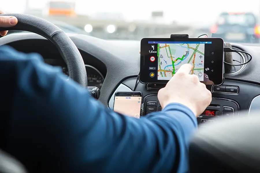 อุปกรณ์ GPS ติดตามรถหลายรุ่นวางเปรียบเทียบกัน